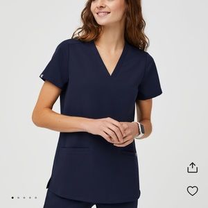 Figs 3-Pocket Scrub Top